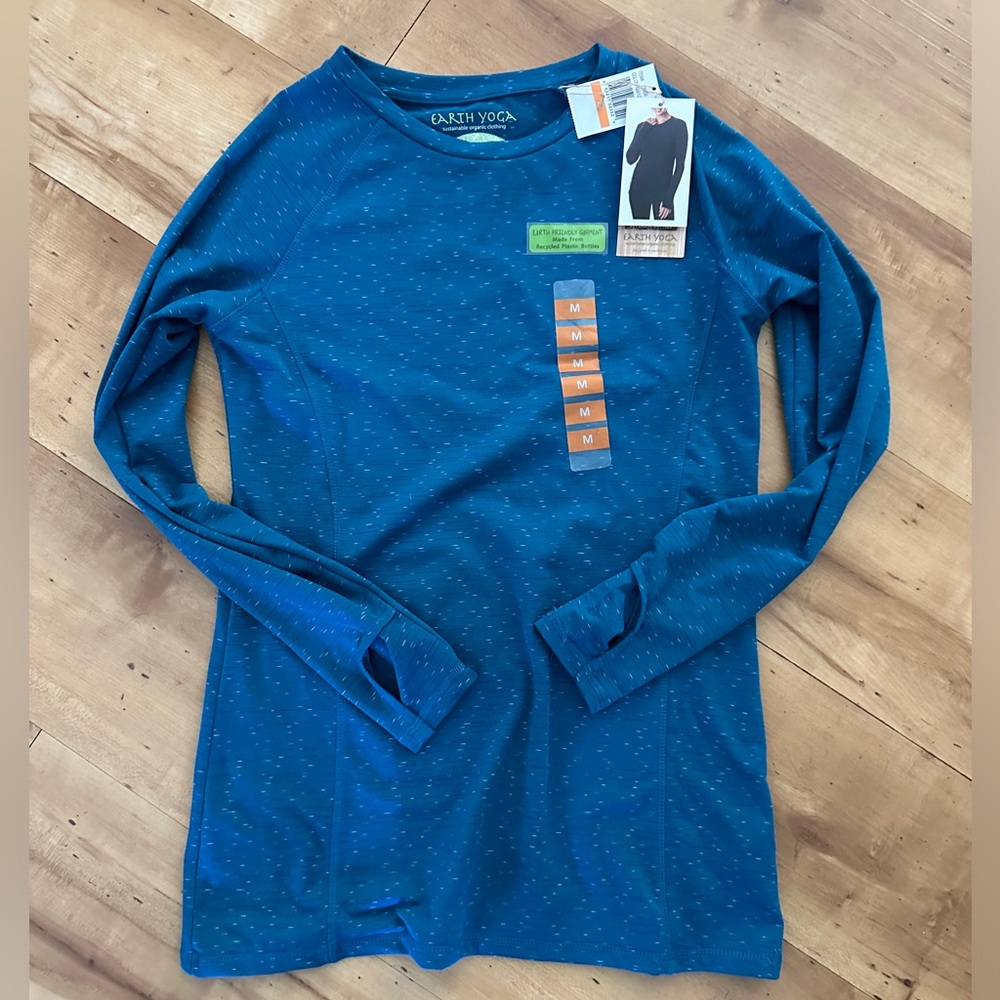 Earth Yoga performance top with thumb holes - NWT